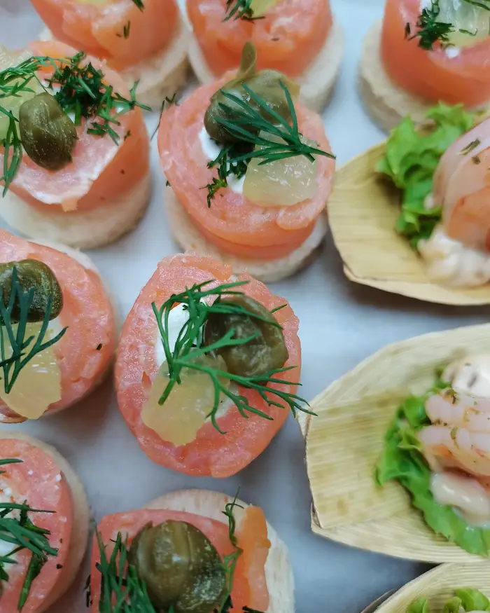 Hapjes met gerookte zalm